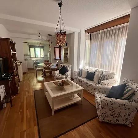 Duplex Buhardilla Con Garaje En El Centro * Comillas