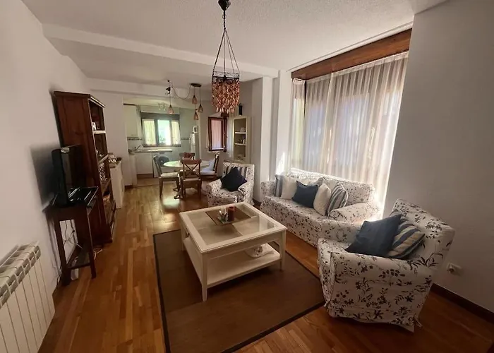 Duplex Buhardilla Con Garaje En El Centro * Comillas